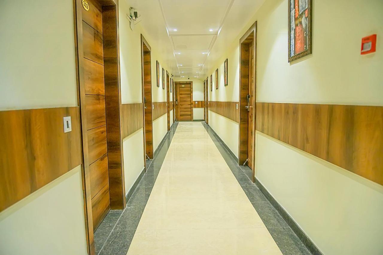 Hotel Hira Inn-10Mins From Railway Station & Bus Station Allāhābād Junction المظهر الخارجي الصورة