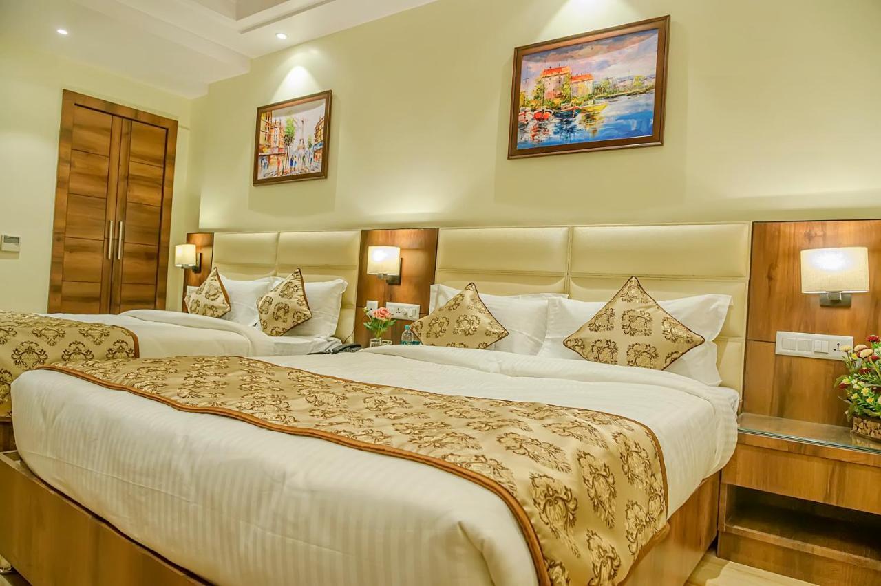 Hotel Hira Inn-10Mins From Railway Station & Bus Station Allāhābād Junction المظهر الخارجي الصورة