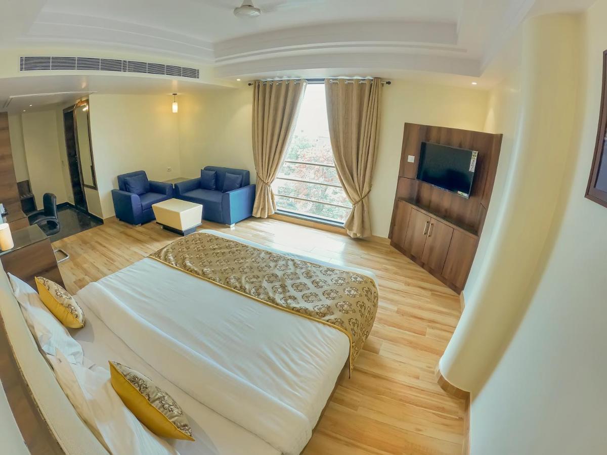 Allāhābād Junction Hotel Hira Inn-10Mins From Railway Station & Bus Station المظهر الخارجي الصورة