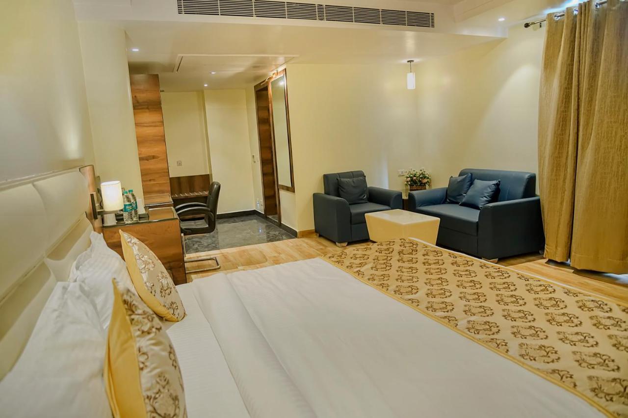 Allāhābād Junction Hotel Hira Inn-10Mins From Railway Station & Bus Station المظهر الخارجي الصورة