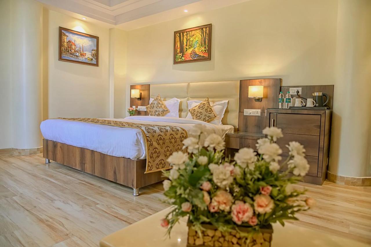 Hotel Hira Inn-10Mins From Railway Station & Bus Station Allāhābād Junction المظهر الخارجي الصورة