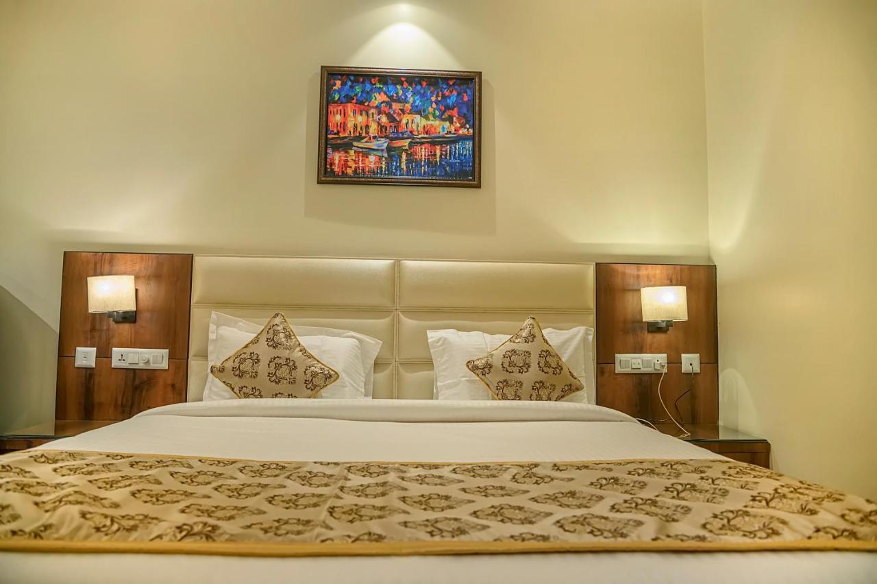 Allāhābād Junction Hotel Hira Inn-10Mins From Railway Station & Bus Station المظهر الخارجي الصورة