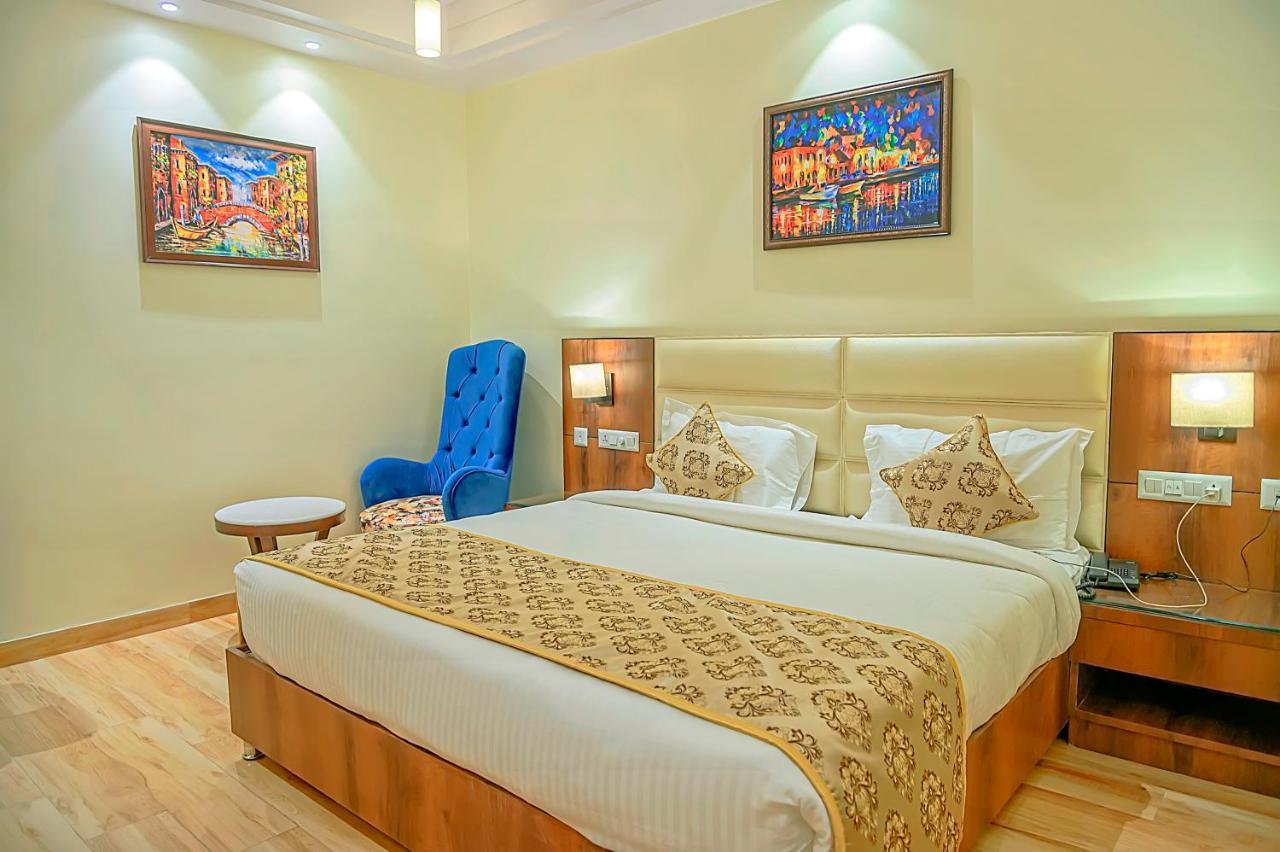 Hotel Hira Inn-10Mins From Railway Station & Bus Station Allāhābād Junction المظهر الخارجي الصورة