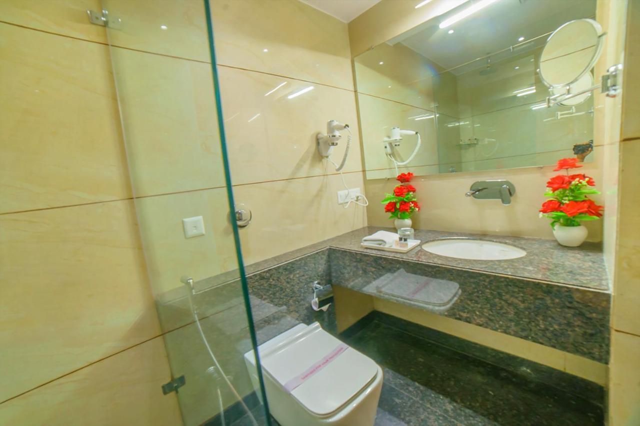 Allāhābād Junction Hotel Hira Inn-10Mins From Railway Station & Bus Station المظهر الخارجي الصورة