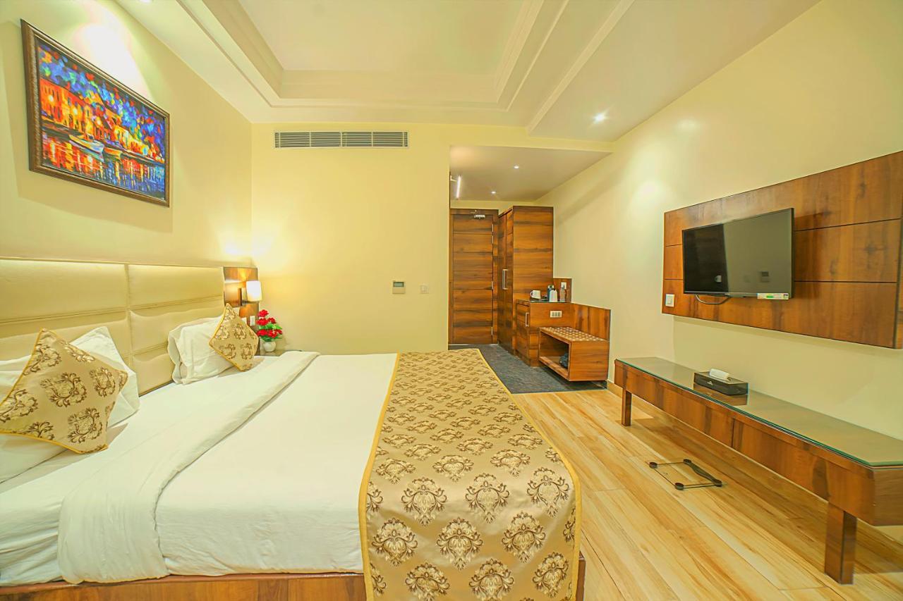 Hotel Hira Inn-10Mins From Railway Station & Bus Station Allāhābād Junction المظهر الخارجي الصورة
