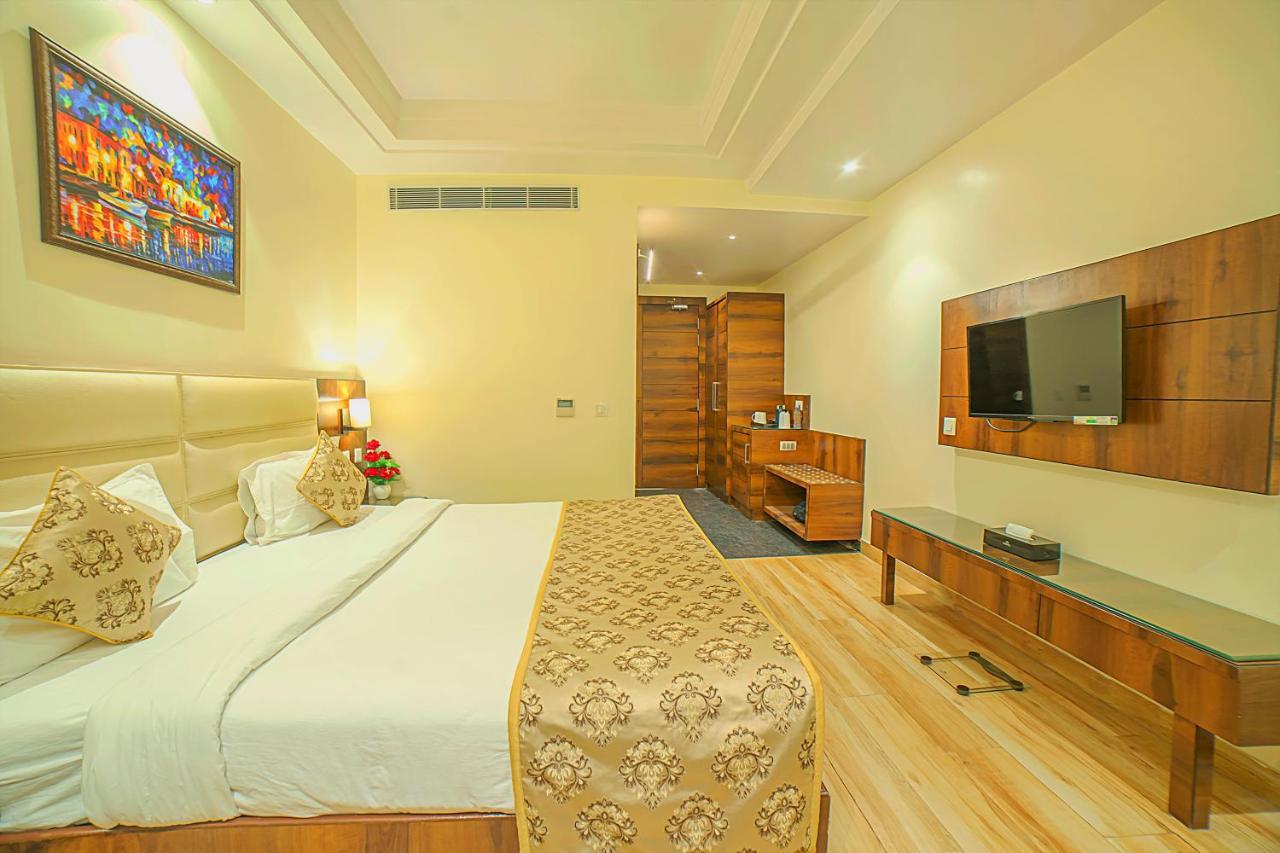 Allāhābād Junction Hotel Hira Inn-10Mins From Railway Station & Bus Station المظهر الخارجي الصورة