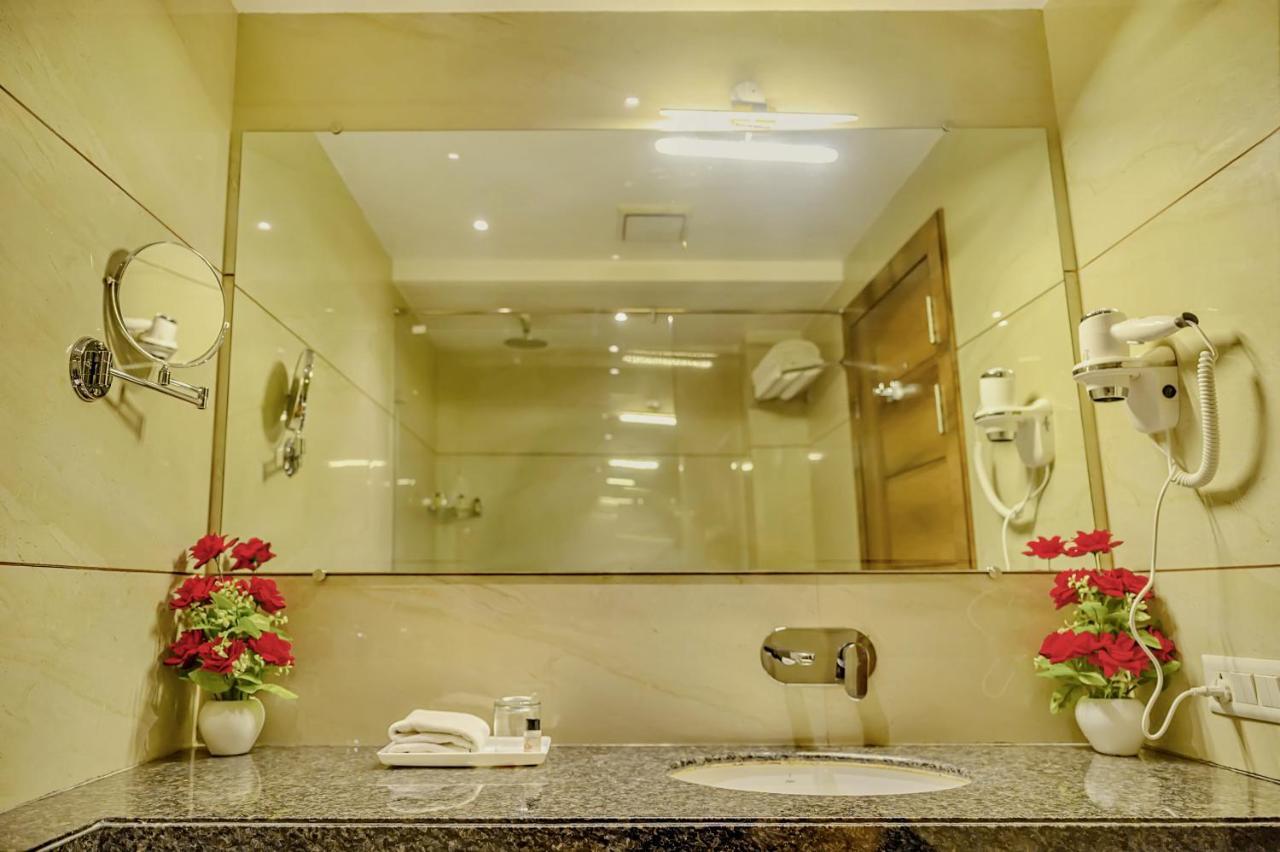 Hotel Hira Inn-10Mins From Railway Station & Bus Station Allāhābād Junction المظهر الخارجي الصورة